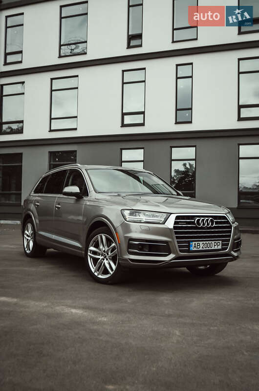 Внедорожник / Кроссовер Audi Q7 2016 в 