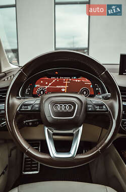 Внедорожник / Кроссовер Audi Q7 2016 в 