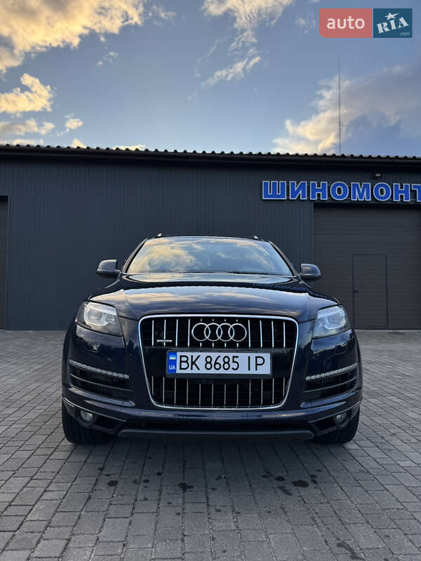 Позашляховик / Кросовер Audi Q7 2012 в 