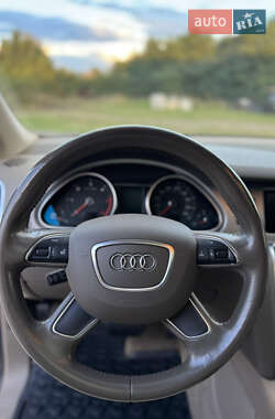 Позашляховик / Кросовер Audi Q7 2012 в 