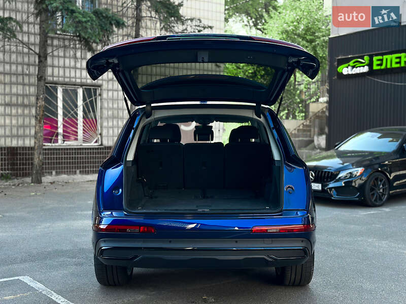 Внедорожник / Кроссовер Audi Q7 2023 в Киеве
