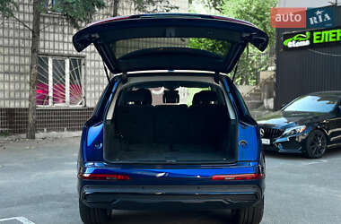 Внедорожник / Кроссовер Audi Q7 2023 в 