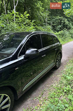 Внедорожник / Кроссовер Audi Q7 2016 в 