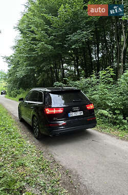 Внедорожник / Кроссовер Audi Q7 2016 в 