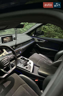 Внедорожник / Кроссовер Audi Q7 2016 в 