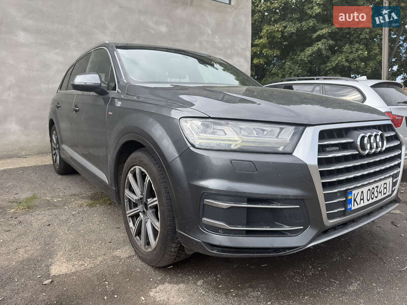 Позашляховик / Кросовер Audi Q7 2017 в 