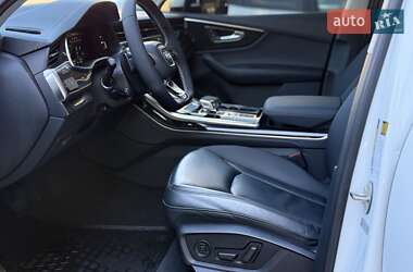 Внедорожник / Кроссовер Audi Q7 2022 в 
