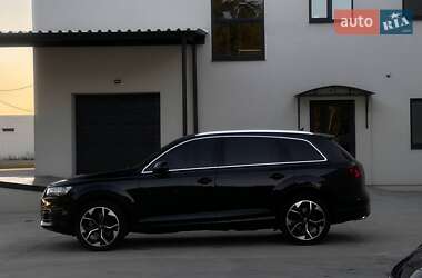 Внедорожник / Кроссовер Audi Q7 2017 в 