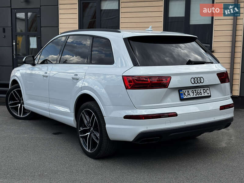 Внедорожник / Кроссовер Audi Q7 2017 в Киеве