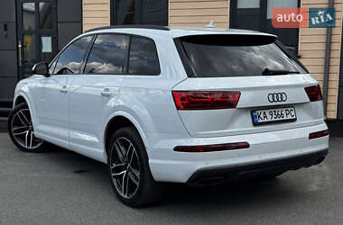 Внедорожник / Кроссовер Audi Q7 2017 в 