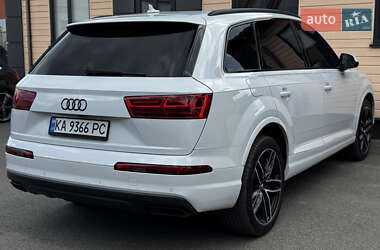 Внедорожник / Кроссовер Audi Q7 2017 в 