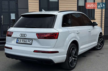 Внедорожник / Кроссовер Audi Q7 2017 в 