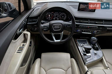 Внедорожник / Кроссовер Audi Q7 2017 в 