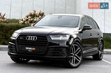 Позашляховик / Кросовер Audi Q7 2017 в 