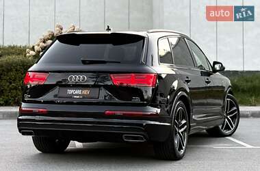 Позашляховик / Кросовер Audi Q7 2017 в 