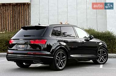 Позашляховик / Кросовер Audi Q7 2017 в 