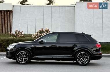 Позашляховик / Кросовер Audi Q7 2017 в 