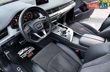 Позашляховик / Кросовер Audi Q7 2017 в 