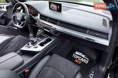 Позашляховик / Кросовер Audi Q7 2017 в 