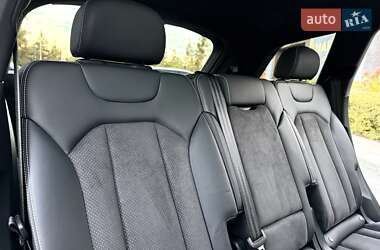 Позашляховик / Кросовер Audi Q7 2017 в 