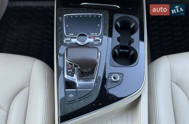 Внедорожник / Кроссовер Audi Q7 2018 в 
