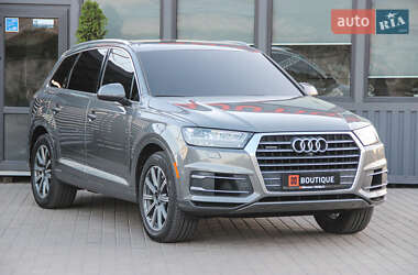 Внедорожник / Кроссовер Audi Q7 2016 в 