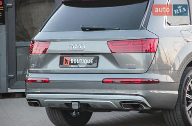 Внедорожник / Кроссовер Audi Q7 2016 в 