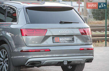 Внедорожник / Кроссовер Audi Q7 2016 в 