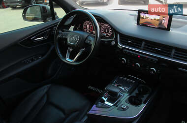 Внедорожник / Кроссовер Audi Q7 2016 в 