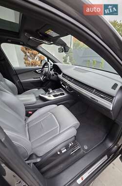 Внедорожник / Кроссовер Audi Q7 2016 в 