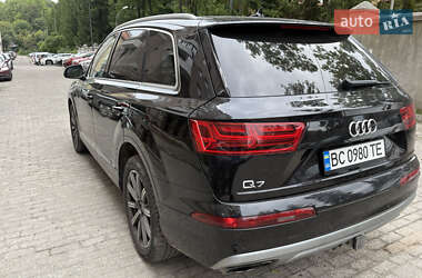 Позашляховик / Кросовер Audi Q7 2018 в 