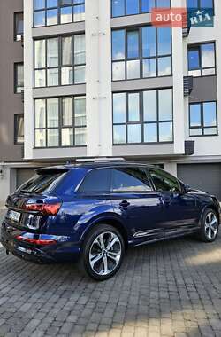 Внедорожник / Кроссовер Audi Q7 2021 в 