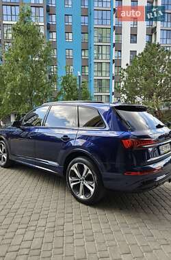 Внедорожник / Кроссовер Audi Q7 2021 в 