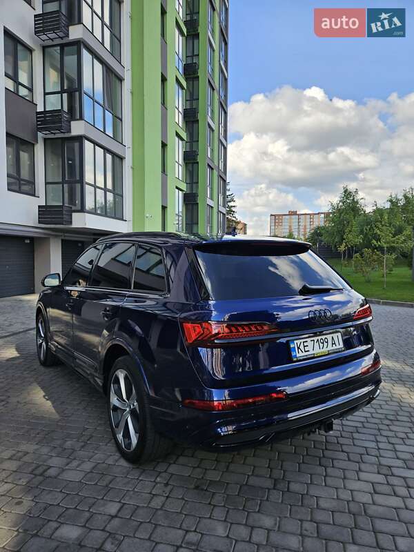 Позашляховик / Кросовер Audi Q7 2021 в Дніпрі
