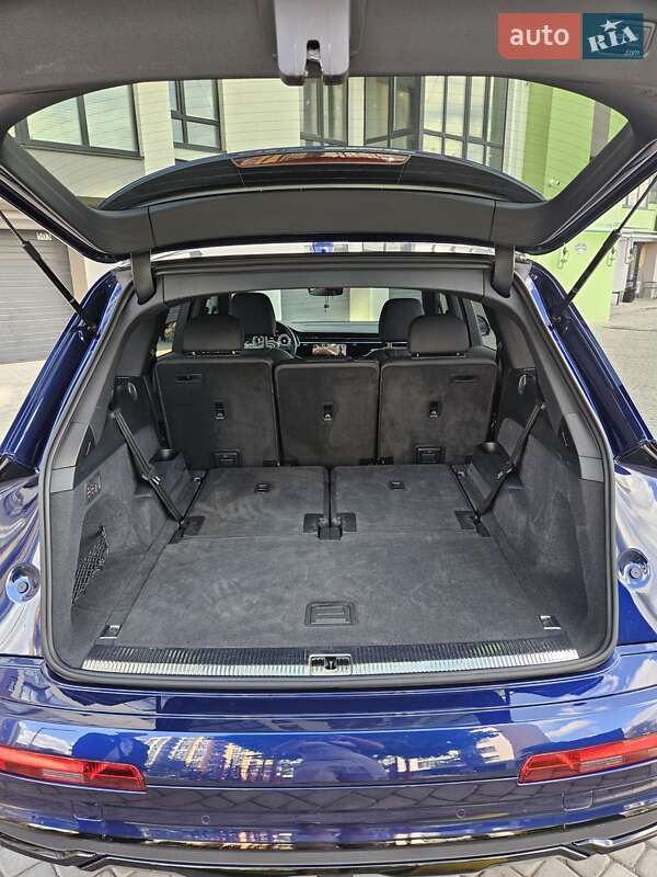 Позашляховик / Кросовер Audi Q7 2021 в Дніпрі