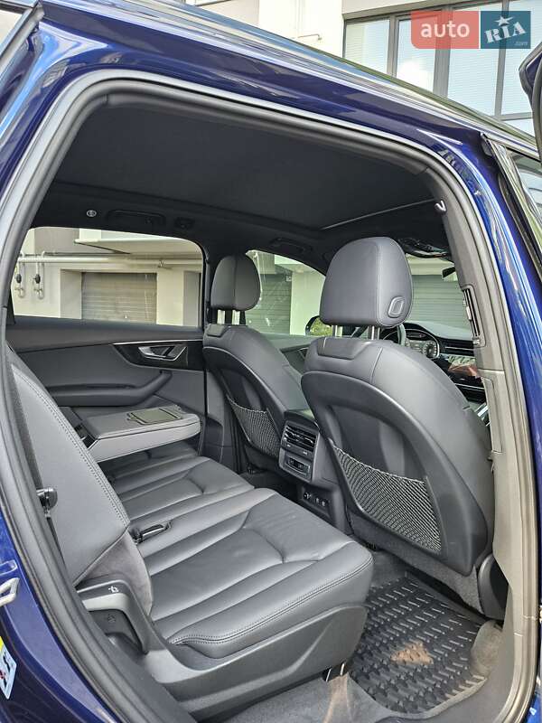 Позашляховик / Кросовер Audi Q7 2021 в Дніпрі