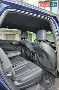 Внедорожник / Кроссовер Audi Q7 2021 в 