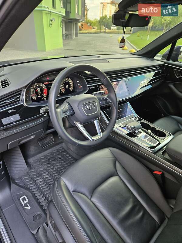 Позашляховик / Кросовер Audi Q7 2021 в Дніпрі