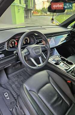 Внедорожник / Кроссовер Audi Q7 2021 в 