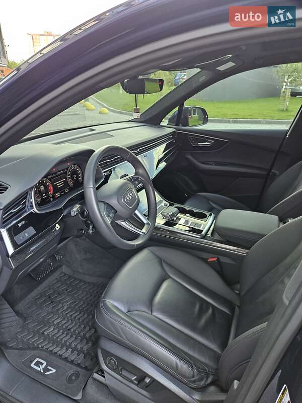 Позашляховик / Кросовер Audi Q7 2021 в Дніпрі