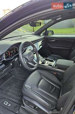Внедорожник / Кроссовер Audi Q7 2021 в 