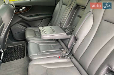 Позашляховик / Кросовер Audi Q7 2016 в 