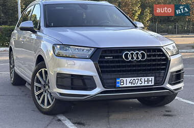 Позашляховик / Кросовер Audi Q7 2018 в 