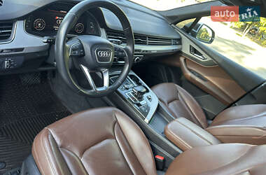 Позашляховик / Кросовер Audi Q7 2018 в 