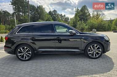 Позашляховик / Кросовер Audi Q7 2020 в 