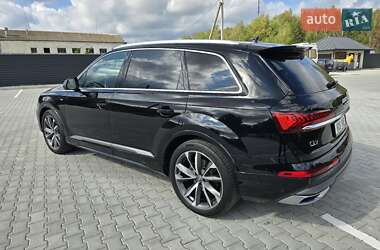 Позашляховик / Кросовер Audi Q7 2020 в 