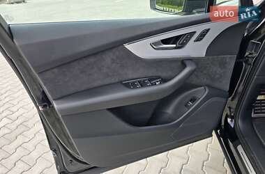 Позашляховик / Кросовер Audi Q7 2020 в 