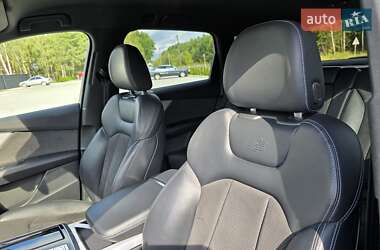 Позашляховик / Кросовер Audi Q7 2020 в 