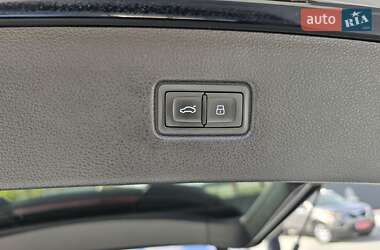 Позашляховик / Кросовер Audi Q7 2020 в 