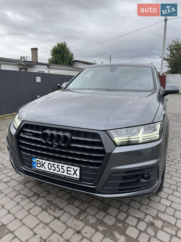 Позашляховик / Кросовер Audi Q7 2017 в 